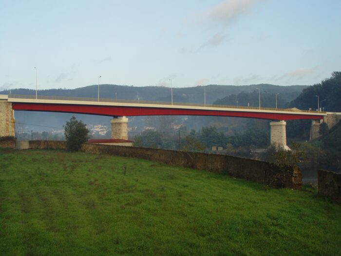 Ponte de Penacova sobre o rio Mondego