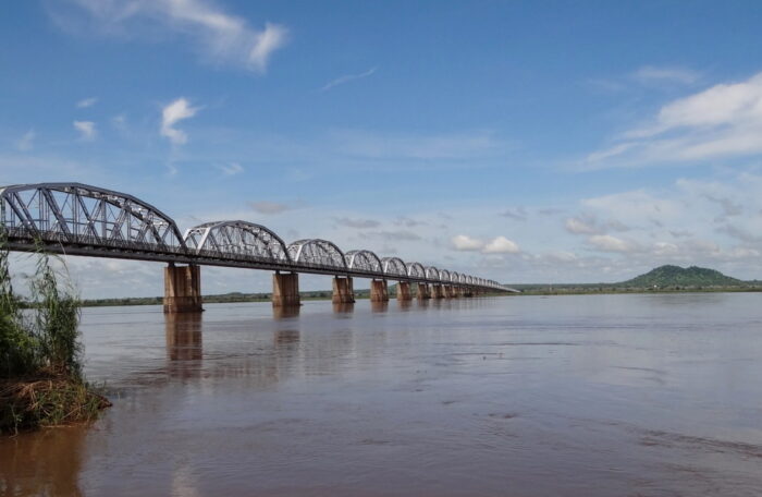 Ponte ferroviária de D. Ana sobre o rio Zambeze