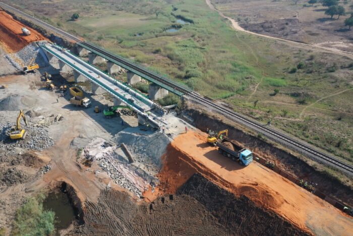 Construção de segunda ponte sobre o Rio Matola ao pk26+900 da Linha de Ressano Garcia